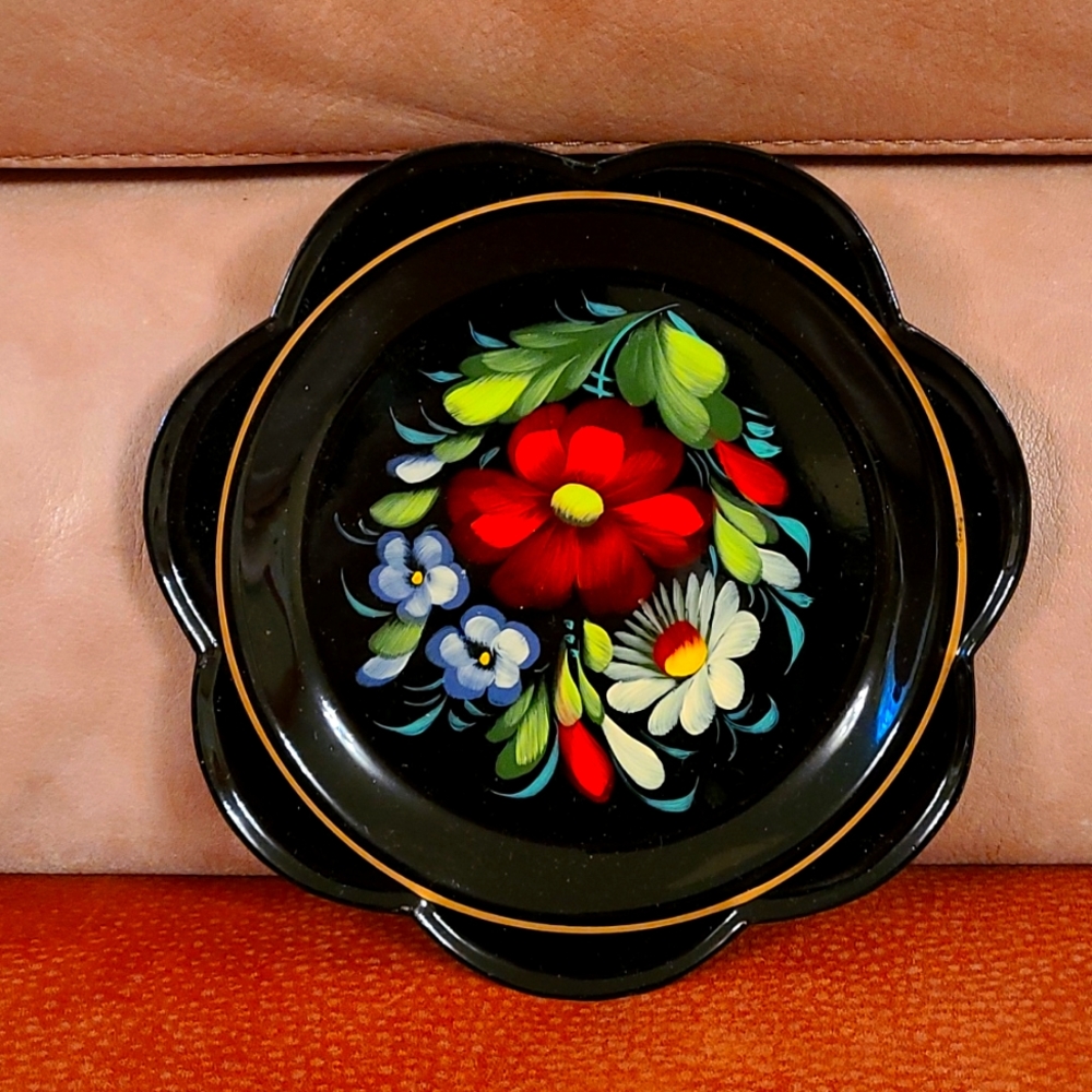 Zhostovo round tray